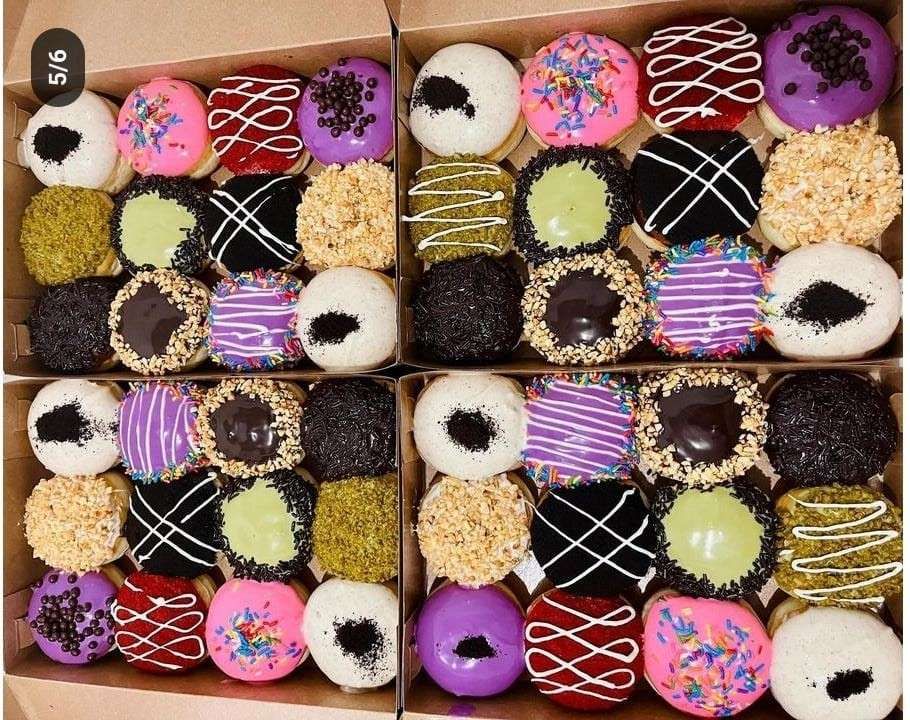 Donat Berlapis Cokelat Lumer, Si Manis yang Siap Menggoda Selera