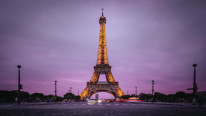 Melihat Dunia dari Atas Menara Eiffel dan Landmark Ikonik Lainnya