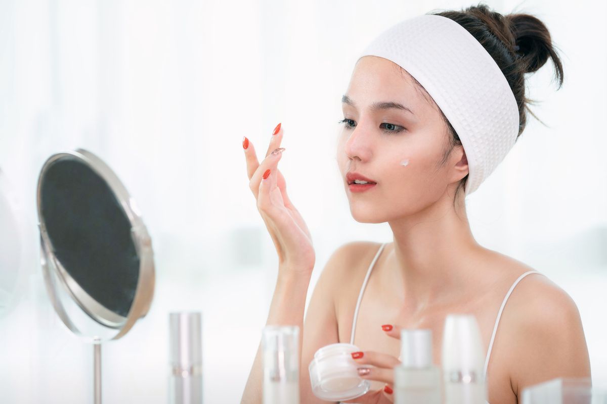 Dari Cleanser hingga Sleeping Mask: Urutan Skincare Malam yang Benar Agar Kulit Cerah Alami